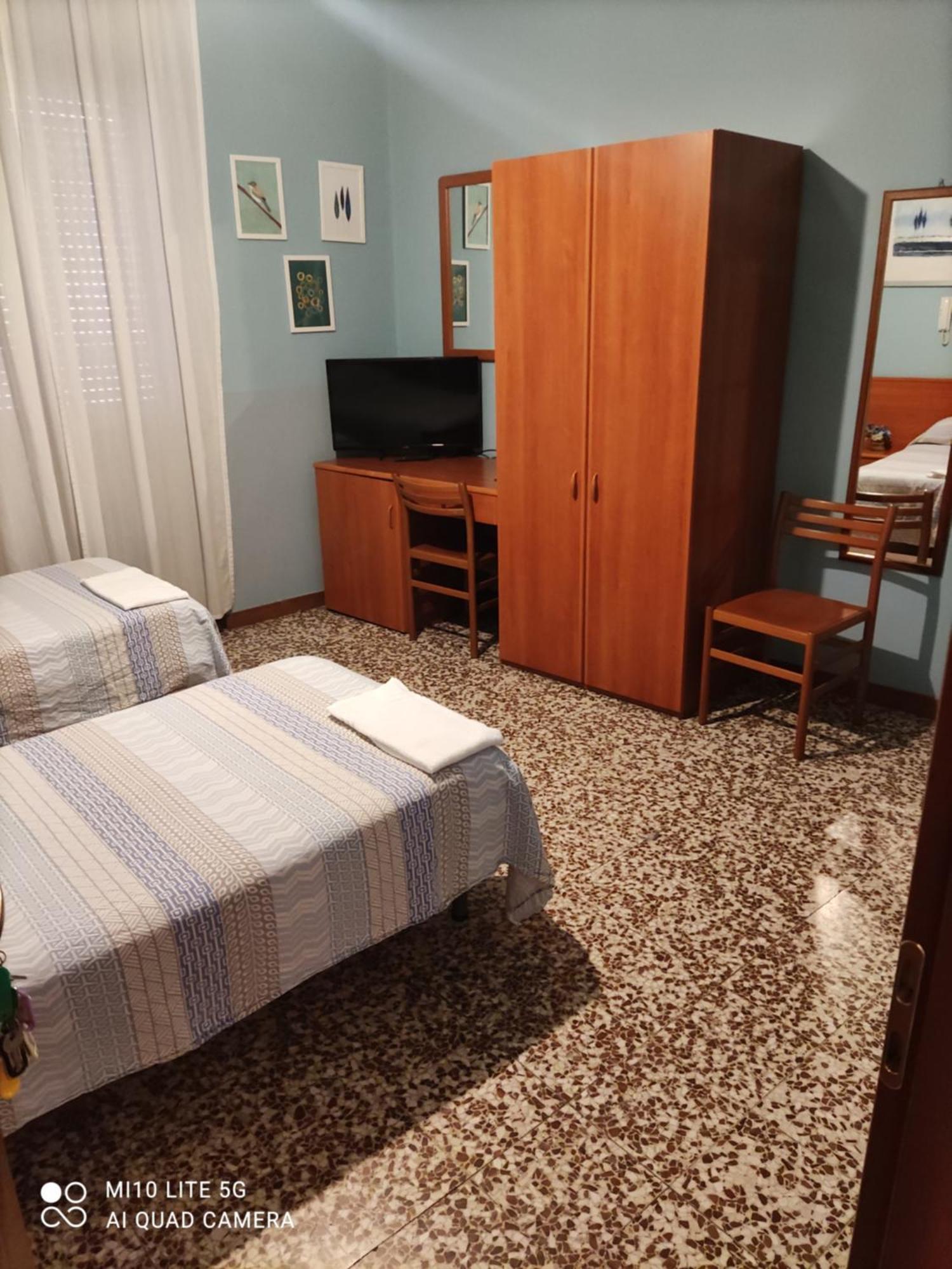 Hostal D'Annunzio House Cesano Boscone Exterior foto