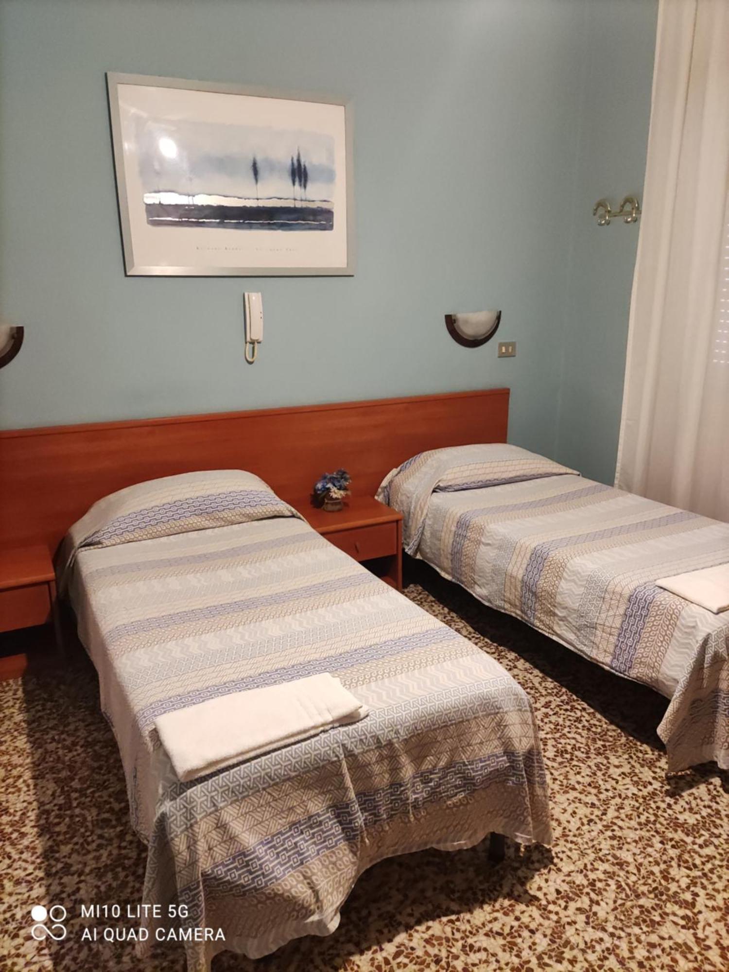 Hostal D'Annunzio House Cesano Boscone Exterior foto