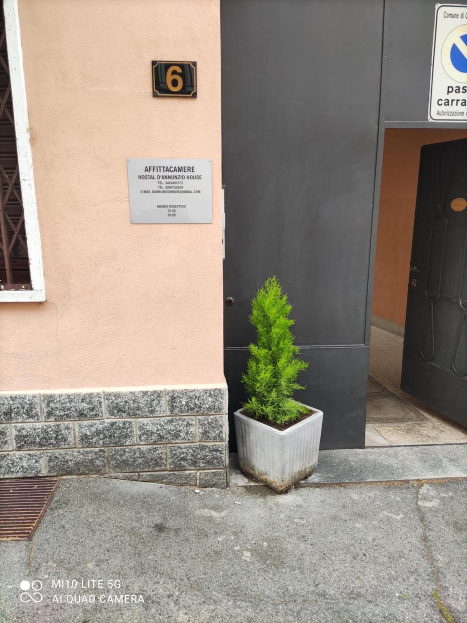 Hostal D'Annunzio House Cesano Boscone Exterior foto