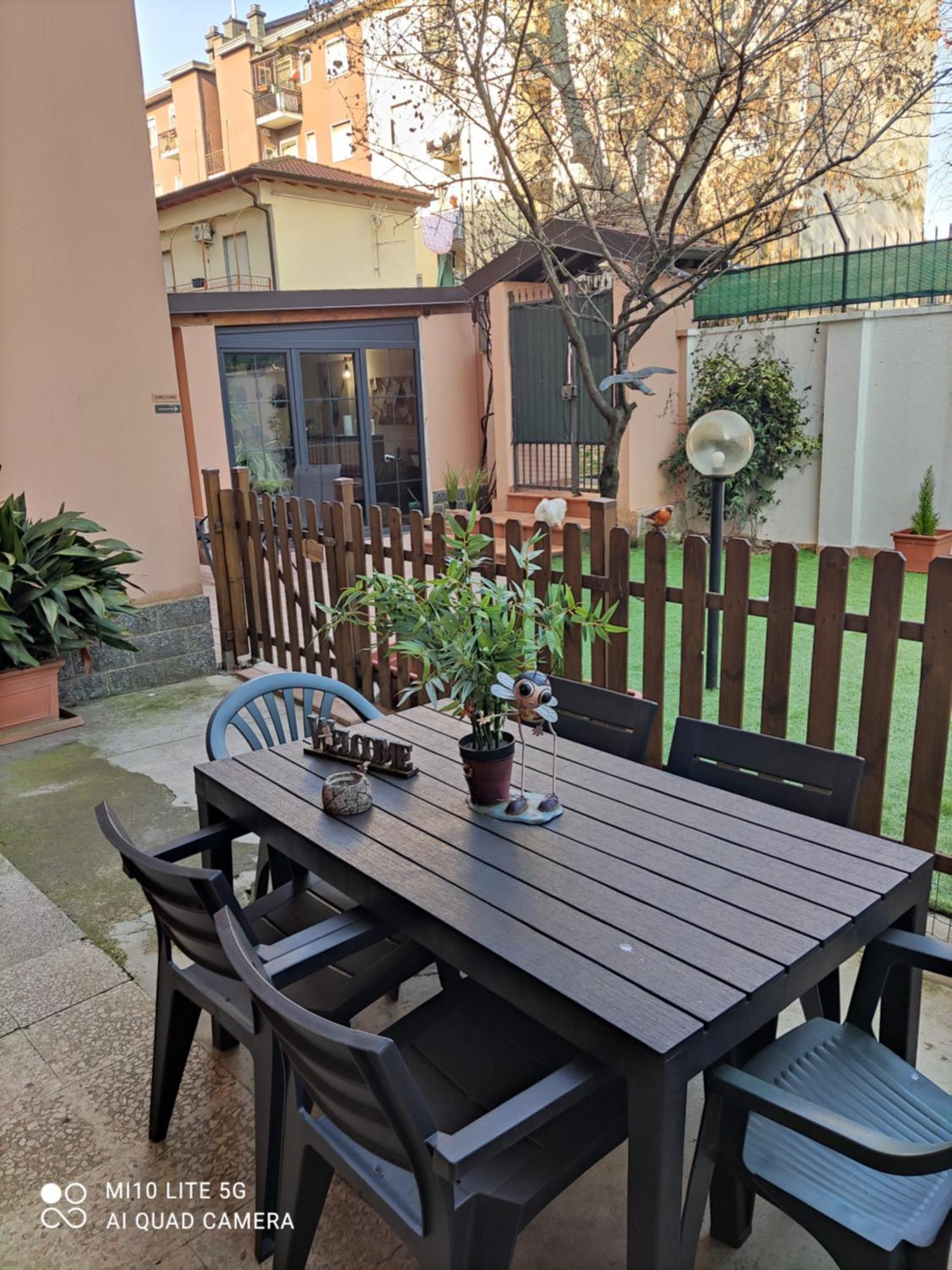 Hostal D'Annunzio House Cesano Boscone Exterior foto